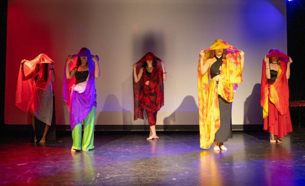 Belly Dance Therapy (INCEPATORI) - Senzorialitate si Mister (dans cu Voal)